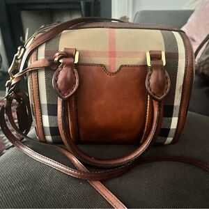 Burberry Purse used a few times no flaws just a little wear